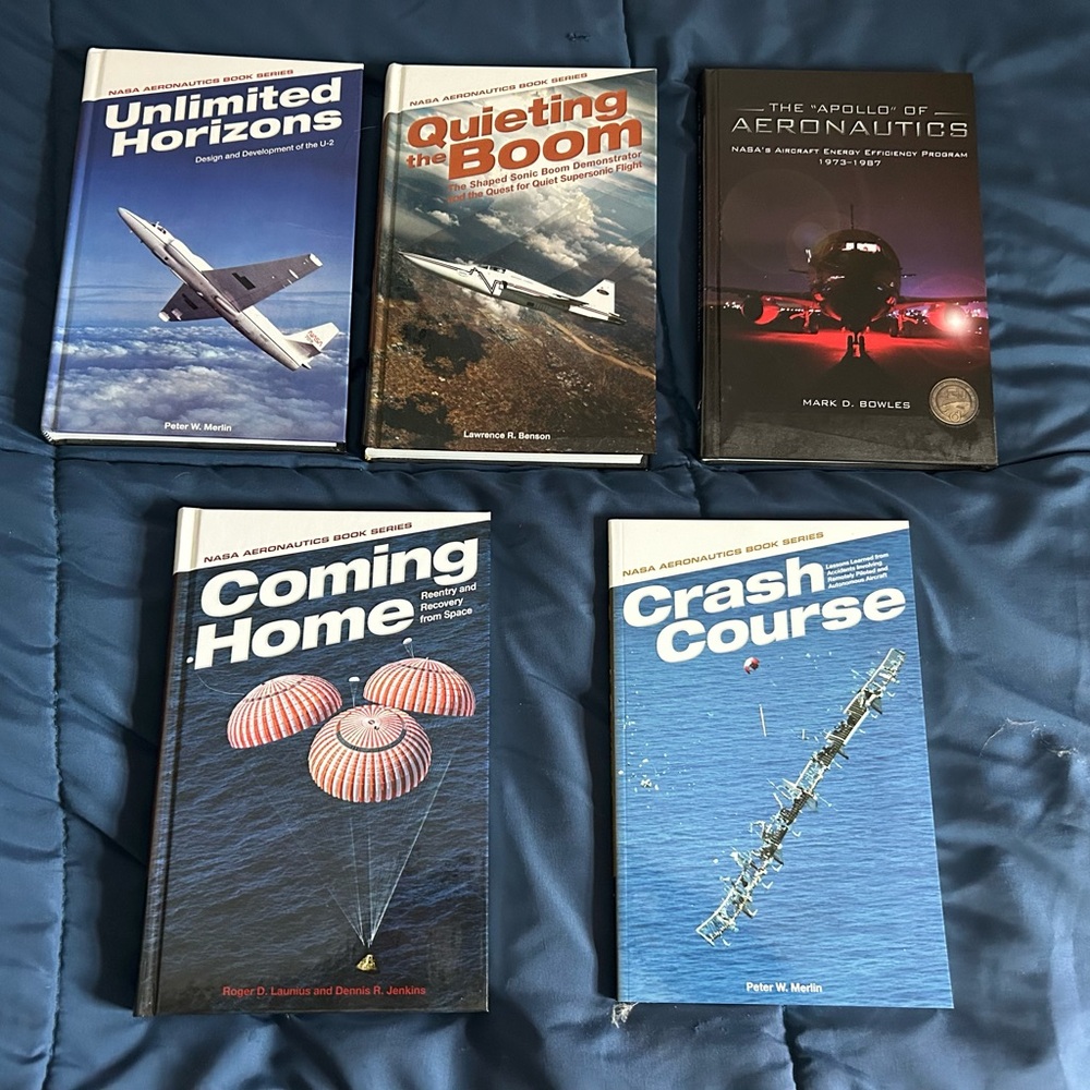 NASA books. - Picture 1 of 1